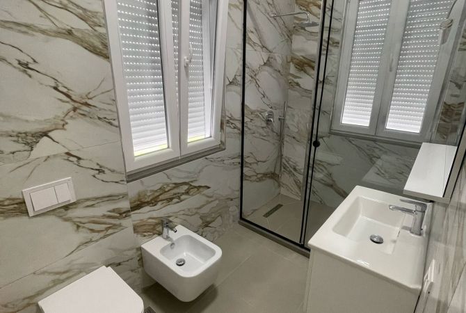 Shtepi me qera Vila Luksoze ne Tirane, 4+1, Mobilimi E mobiluar, Pagesa 2,000  Euro.