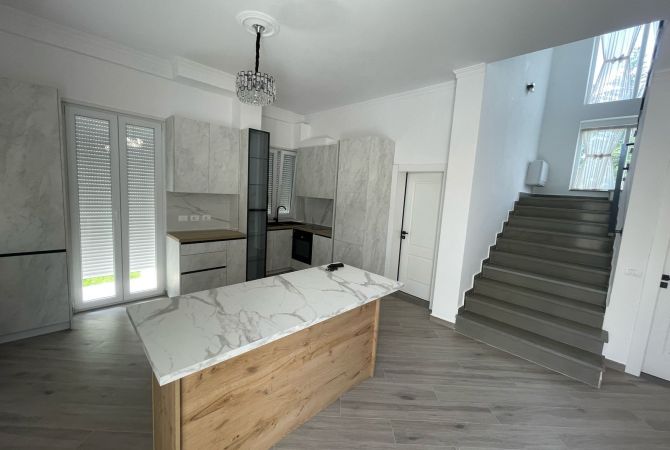 Shtepi me qera 4+1 ne Tirane - 2,000 Euro