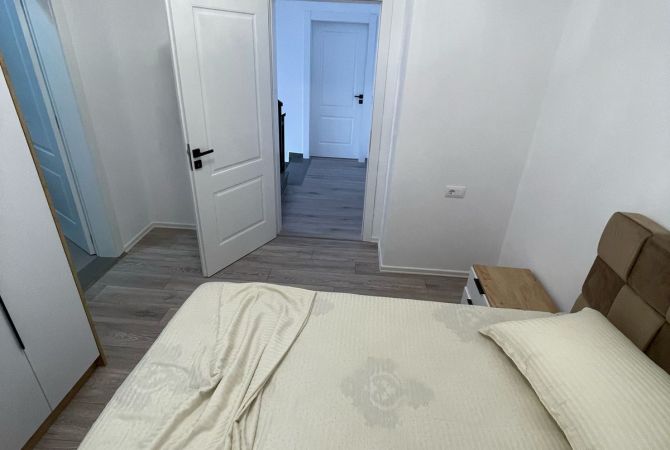 Shtepi me qera Vila Luksoze ne Tirane, 4+1, Mobilimi E mobiluar, Pagesa 2,000  Euro.