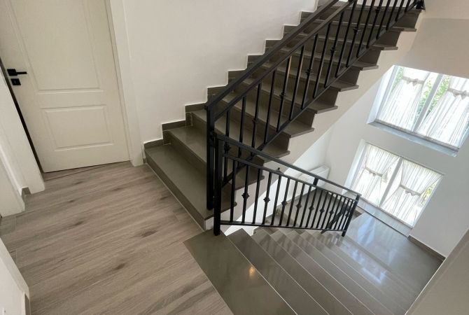 Shtepi me qera Vila Luksoze ne Tirane, 4+1, Mobilimi E mobiluar, Pagesa 2,000  Euro.