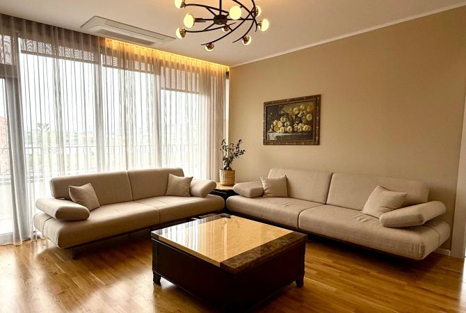 Shtepi ne shitje 4+1 ne Tirane - 700,000 Euro