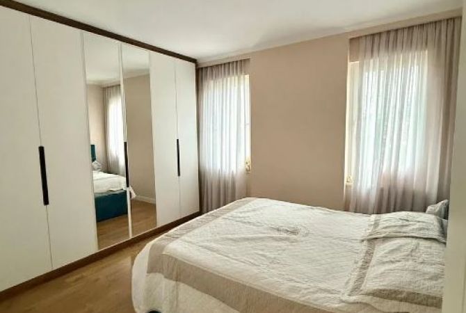 Shtepi me qera Apartament ne Tirane, 1+1, Mobilimi E mobiluar, Pagesa 900  Euro.