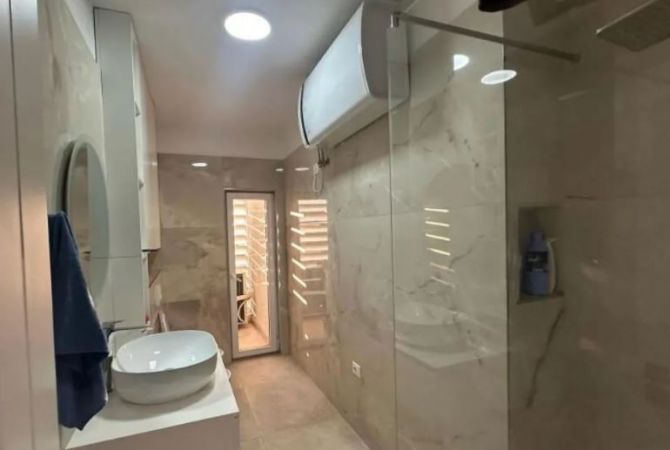 Shtepi me qera Apartament ne Tirane, 1+1, Mobilimi E mobiluar, Pagesa 900  Euro.