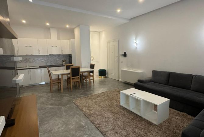 Shtepi me qera 2+1 ne Tirane - 1,300 Euro