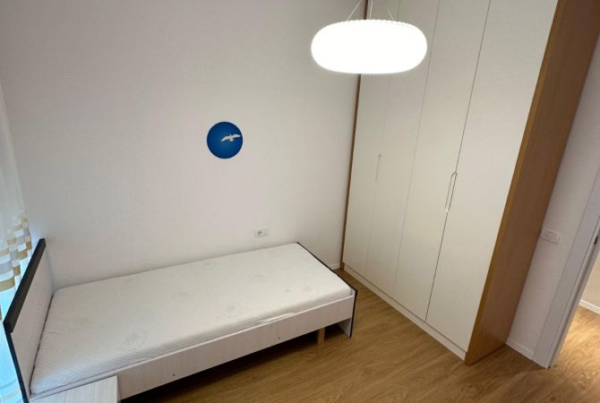 Shtepi ne shitje Apartament ne Tirane, 2+1, Mobilimi E mobiluar, Pagesa 185,000  Euro.