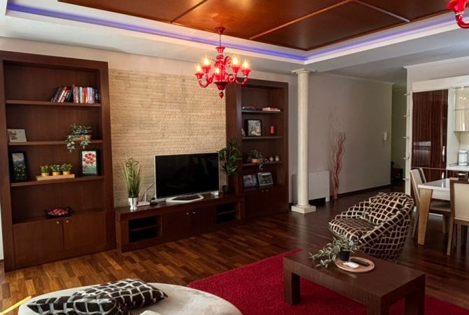 Shtepi me qera 2+1 ne Tirane - 1,200 Euro