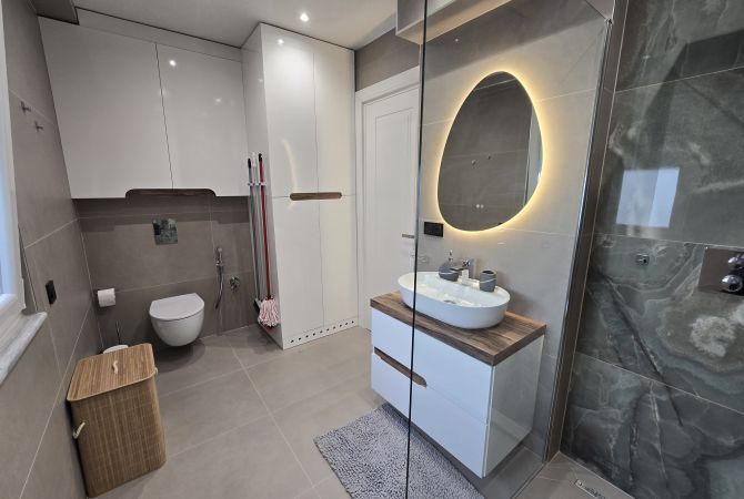 Shtepi me qera Apartament ne Tirane, 2+1, Mobilimi E mobiluar, Pagesa 1,499  Euro.