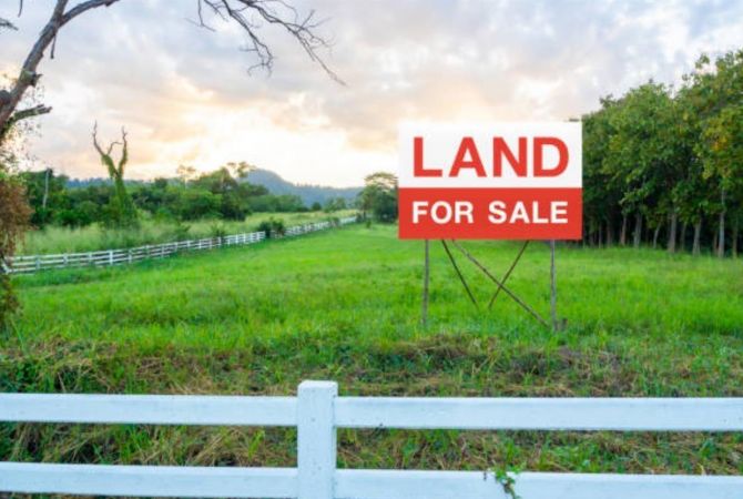Truall ose Toke  ne Tirane - 400,001 Euro