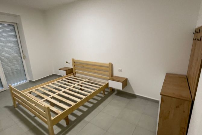 Shtepi ne shitje Apartament ne Lezhe, 1+1, Mobilimi E mobiluar, Pagesa 90,000  Euro.