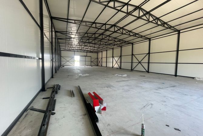 Ambiente Commerciale in Affitto 4+1 a Tirana - 1,100 Euro