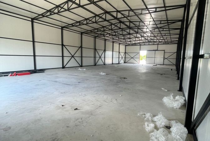 Ambiente Commerciale in Affitto 4+1 a Tirana - 1,100 Euro