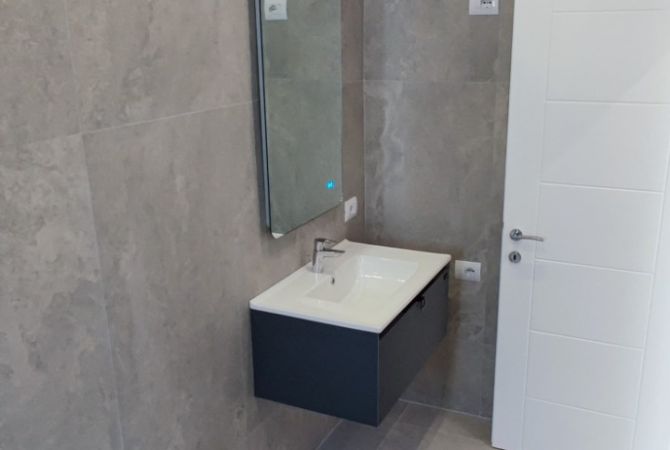 Shtepi me qera Apartament ne Tirane, 2+1, Mobilimi Bosh, pa mobiluar, Pagesa 550  Euro.