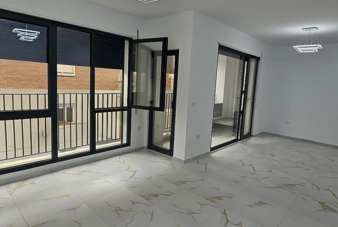 Ambient biznesi me qera 3+1 ne Tirane - 700 Euro