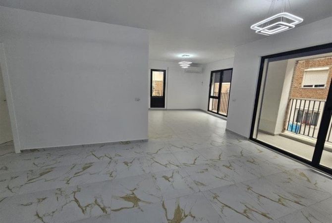 Ambient biznesi me qera 3+1 ne Tirane - 700 Euro
