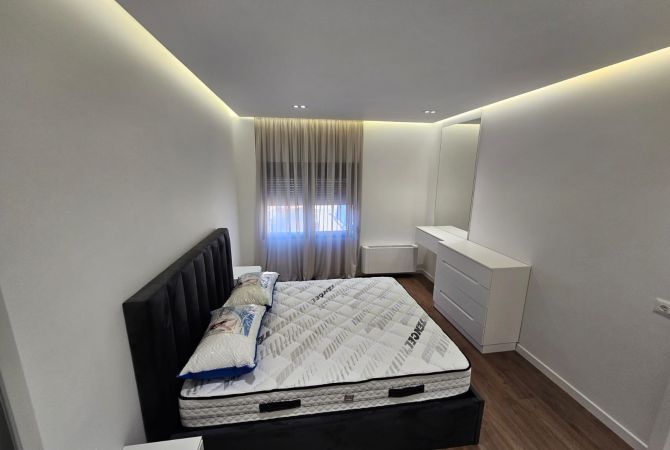 Shtepi me qera Apartament ne Tirane, 2+1, Mobilimi E mobiluar, Pagesa 1,000  Euro.