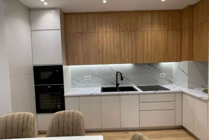 Shtepi ne shitje Apartament ne Tirane, 2+1, Mobilimi E mobiluar, Pagesa 200,001  Euro.