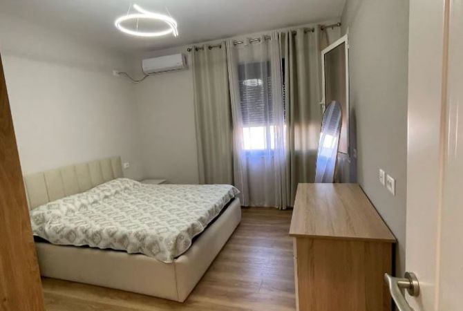 Shtepi ne shitje Apartament ne Tirane, 2+1, Mobilimi E mobiluar, Pagesa 200,001  Euro.