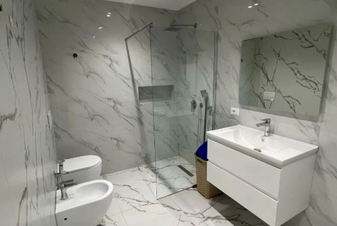 Shtepi ne shitje Apartament ne Tirane, 2+1, Mobilimi E mobiluar, Pagesa 200,001  Euro.