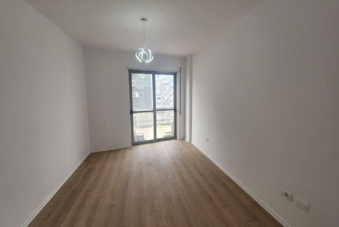 Shtepi ne shitje Apartament ne Tirane, 2+1, Mobilimi Bosh, pa mobiluar, Pagesa 235,000  Euro.