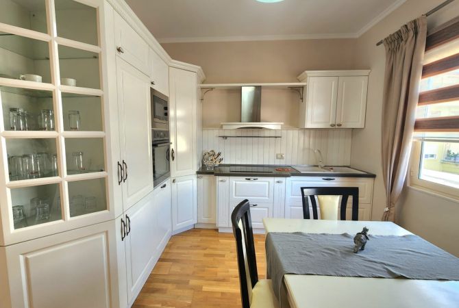 Shtepi ne shitje Apartament ne Tirane, 2+1, Mobilimi E mobiluar, Pagesa 330,000  Euro.