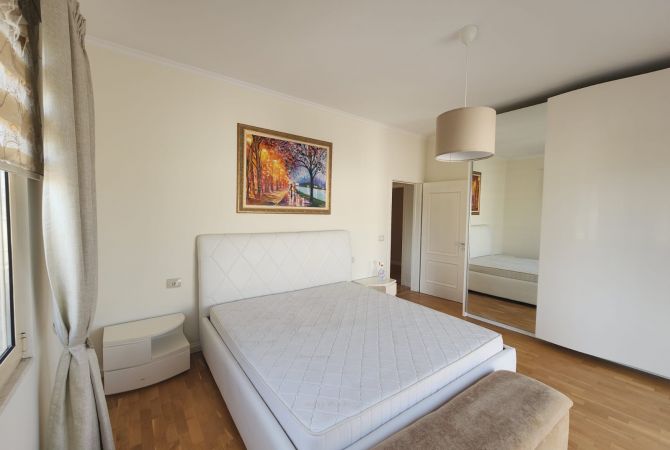 Shtepi ne shitje Apartament ne Tirane, 2+1, Mobilimi E mobiluar, Pagesa 330,000  Euro.