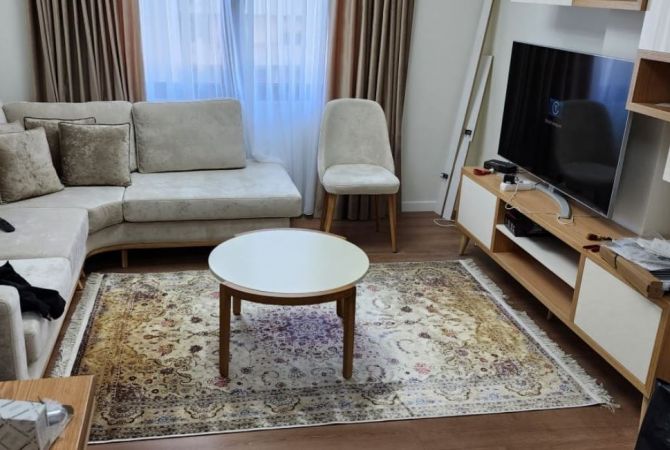 Shtepi me qera 2+1 ne Tirane - 750 Euro