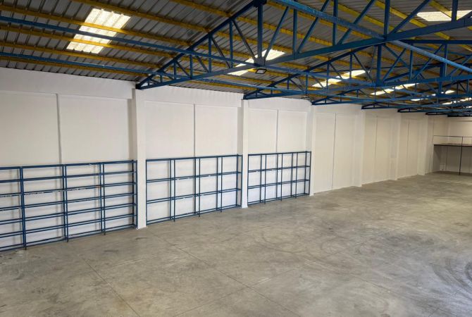 Ambiente Commerciale in Affitto 4+1 a Tirana - 2,625 Euro