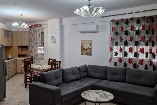 Ambient biznesi me qera 3+1 ne Tirane - 1,300 Euro
