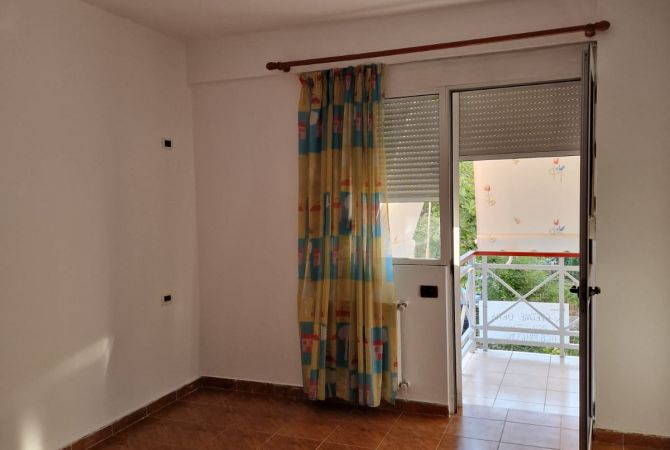 Ambiente Commerciale in Affitto 3+1 a Tirana - 1,300 Euro