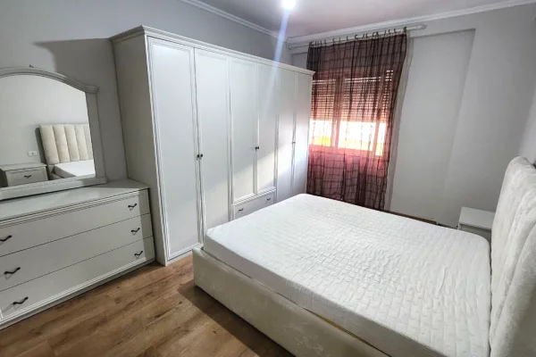 Shtepi me qera Apartament ne Tirane, 1+1, Mobilimi E mobiluar, Pagesa 450  Euro.