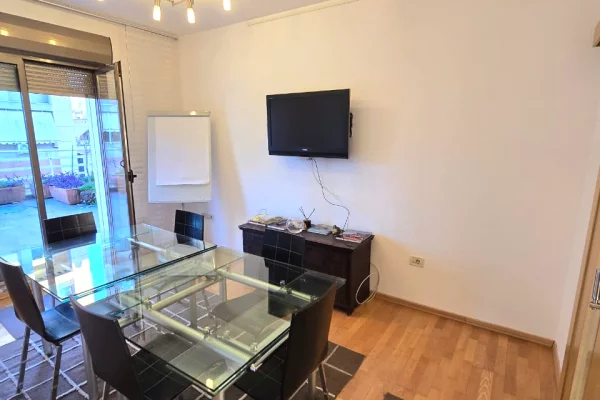 Business Property for Rent 3+1 in Tirana - 1,100 Euro