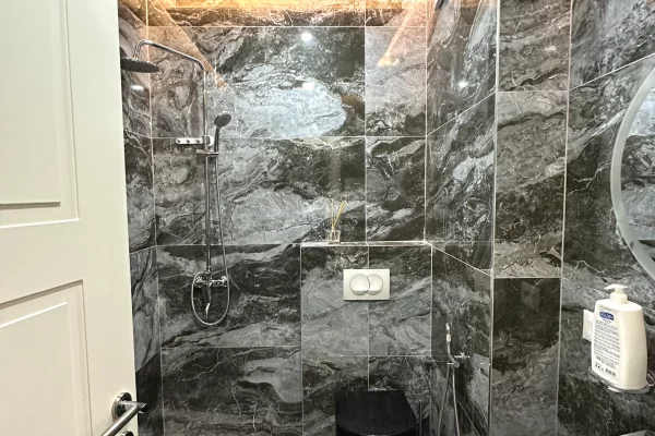 Shtepi ne shitje Apartament ne Tirane, 3+1, Mobilimi E mobiluar, Pagesa 390,000  Euro.