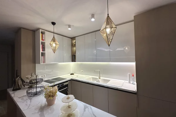 Shtepi ne shitje Apartament ne Tirane, 3+1, Mobilimi E mobiluar, Pagesa 390,000  Euro.