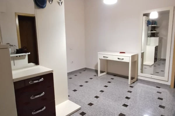 Shtepi me qera Apartament ne Tirane, 2+1, Mobilimi E mobiluar, Pagesa 600  Euro.
