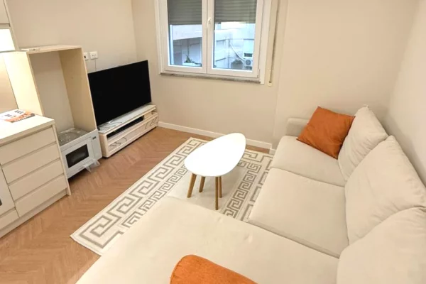 Shtepi me qera Apartament ne Tirane, 2+1, Mobilimi E mobiluar, Pagesa 1,100  Euro.
