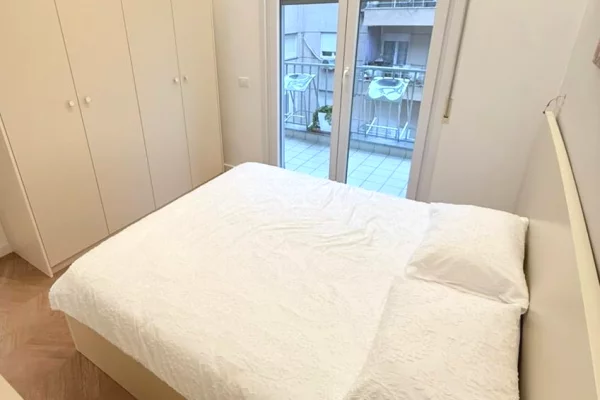 Shtepi me qera Apartament ne Tirane, 2+1, Mobilimi E mobiluar, Pagesa 1,100  Euro.