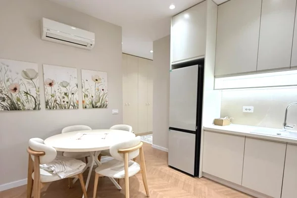 Shtepi me qera Apartament ne Tirane, 2+1, Mobilimi E mobiluar, Pagesa 1,100  Euro.