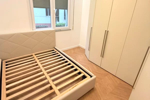 Shtepi me qera Apartament ne Tirane, 2+1, Mobilimi E mobiluar, Pagesa 1,100  Euro.