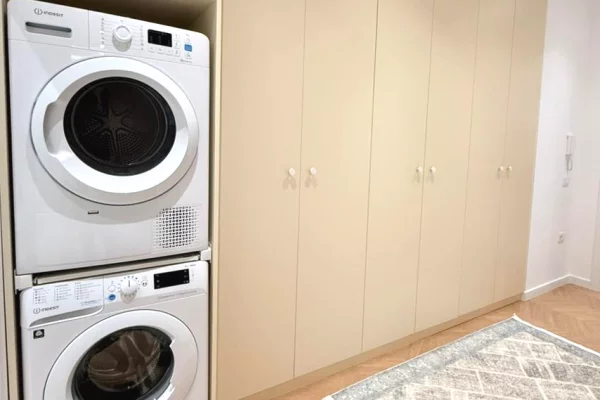 Shtepi me qera Apartament ne Tirane, 2+1, Mobilimi E mobiluar, Pagesa 1,100  Euro.