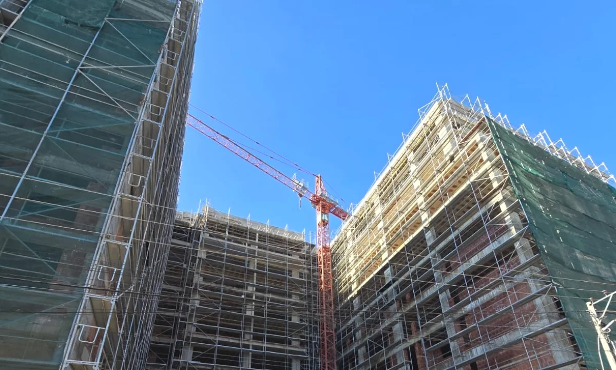 Shtepi ne shitje Apartament ne Tirane, 2+1, Mobilimi Bosh, pa mobiluar, Pagesa 120,000  Euro.