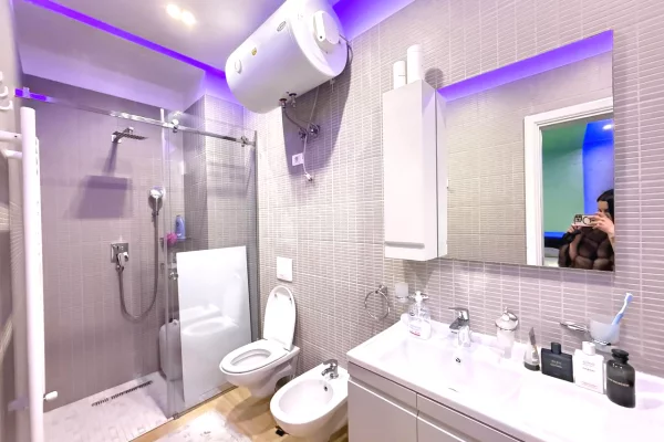 Shtepi me qera Apartament ne Tirane, 2+1, Mobilimi E mobiluar, Pagesa 900  Euro.