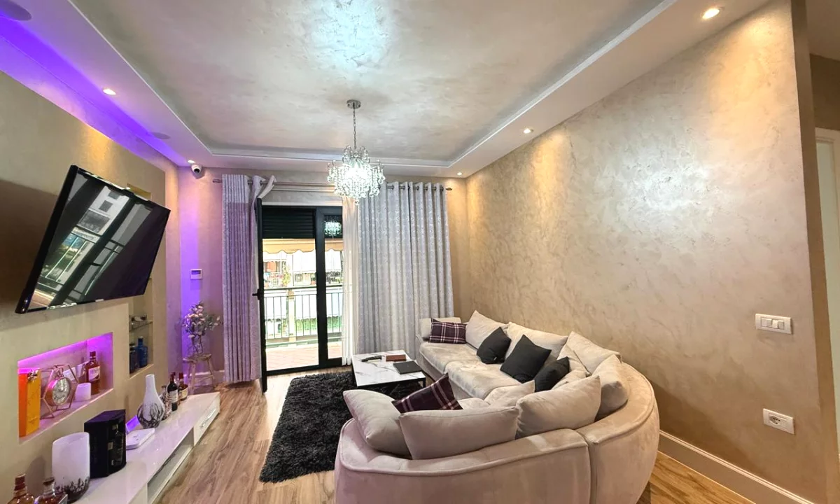 Shtepi me qera Apartament ne Tirane, 2+1, Mobilimi E mobiluar, Pagesa 900  Euro.