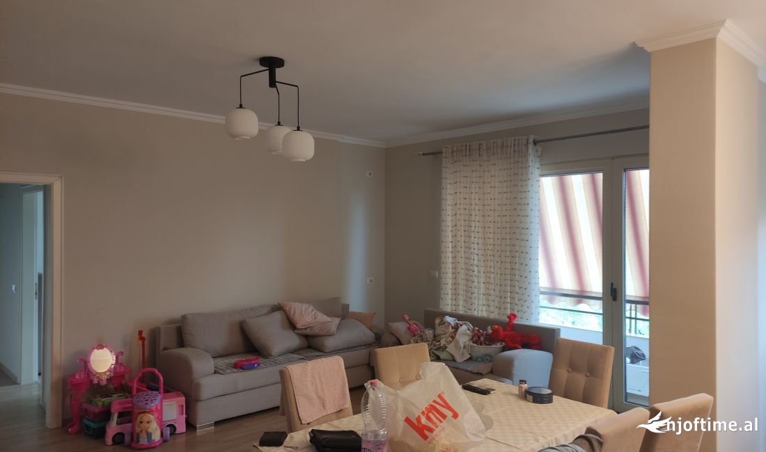 Shtepi me qera Shtepi Private ne Tirane, 1+1, Mobilimi E mobiluar, Pagesa 30,000  Leke.