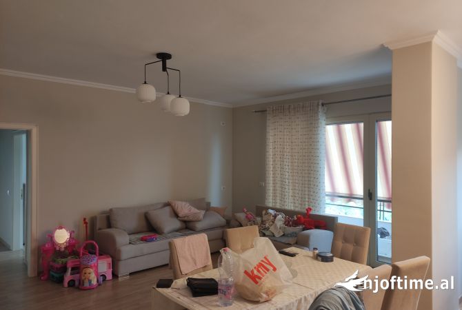 Shtepi e  re komode per te banuar  