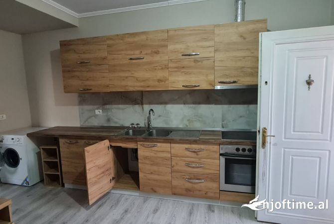 Shtepi me qera 1+1 ne Tirane - 32,000 Leke