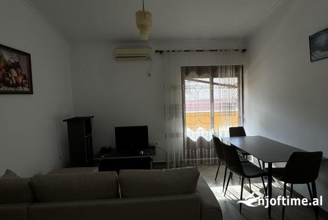Shtepi me qera Apartament ne Tirane, 1+1, Mobilimi E mobiluar, Pagesa 500  Euro.