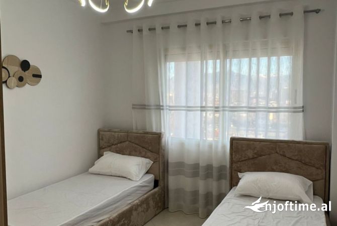 Shtepi ne shitje Apartament ne Tirane, 2+1, Mobilimi E mobiluar, Pagesa 143,000  Euro.