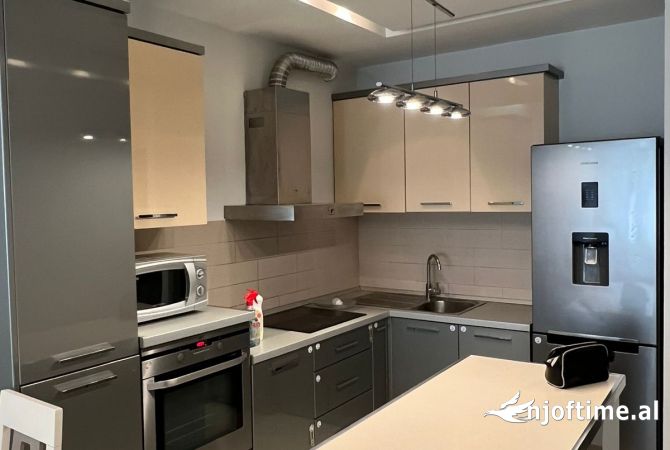 Shtepi me qera Apartament ne Tirane, 2+1, Mobilimi E mobiluar, Pagesa 500  Euro.