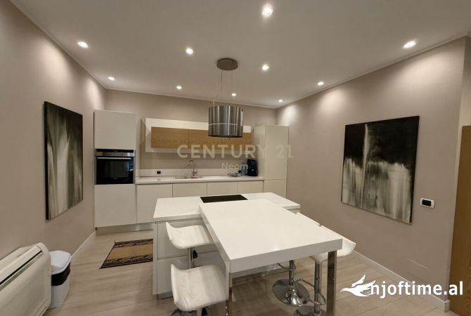 Shtepi me qera 2+1 ne Tirane - 1,700 Euro