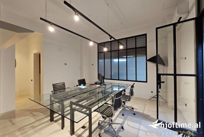 Ambient biznesi me qera 3+1 ne Tirane - 550 Euro